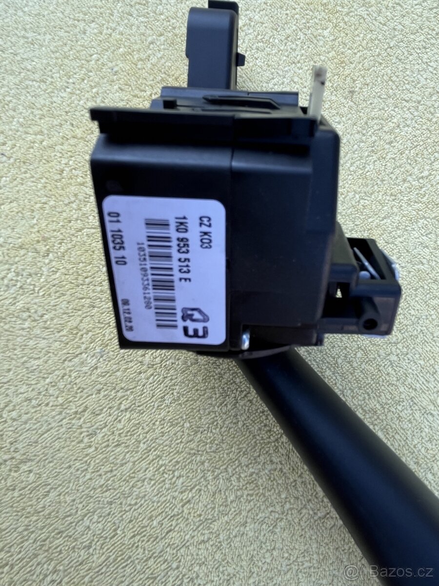 Škoda Octavia 2.páčka blikačů. Nový originál díl - 2