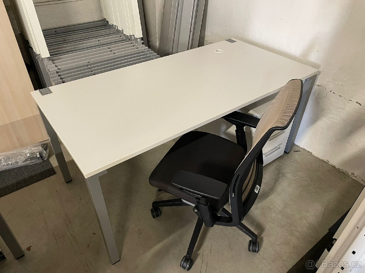 Steelcase stoly - 2