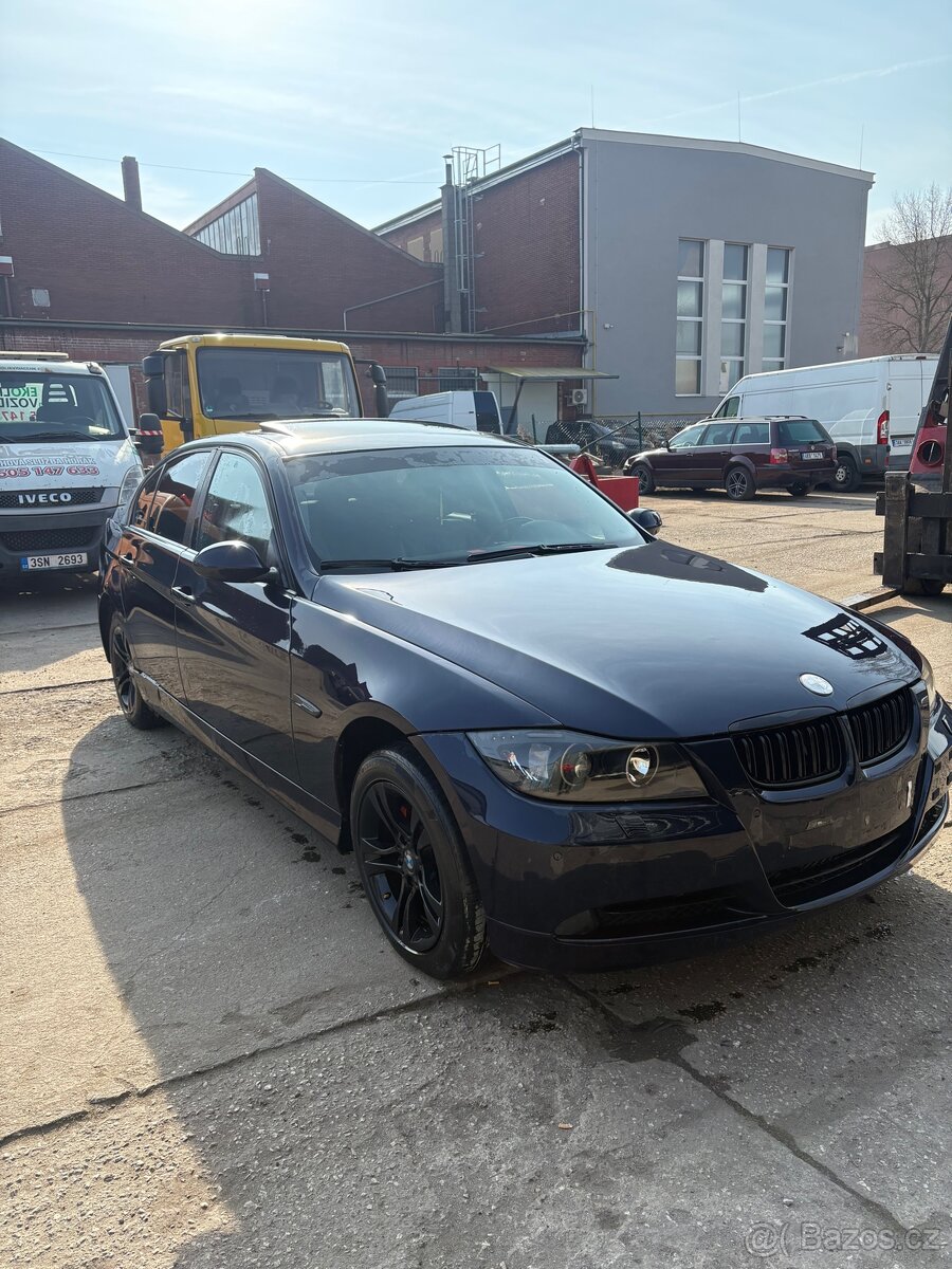 BMW e90 cely vůz po dílech - 2