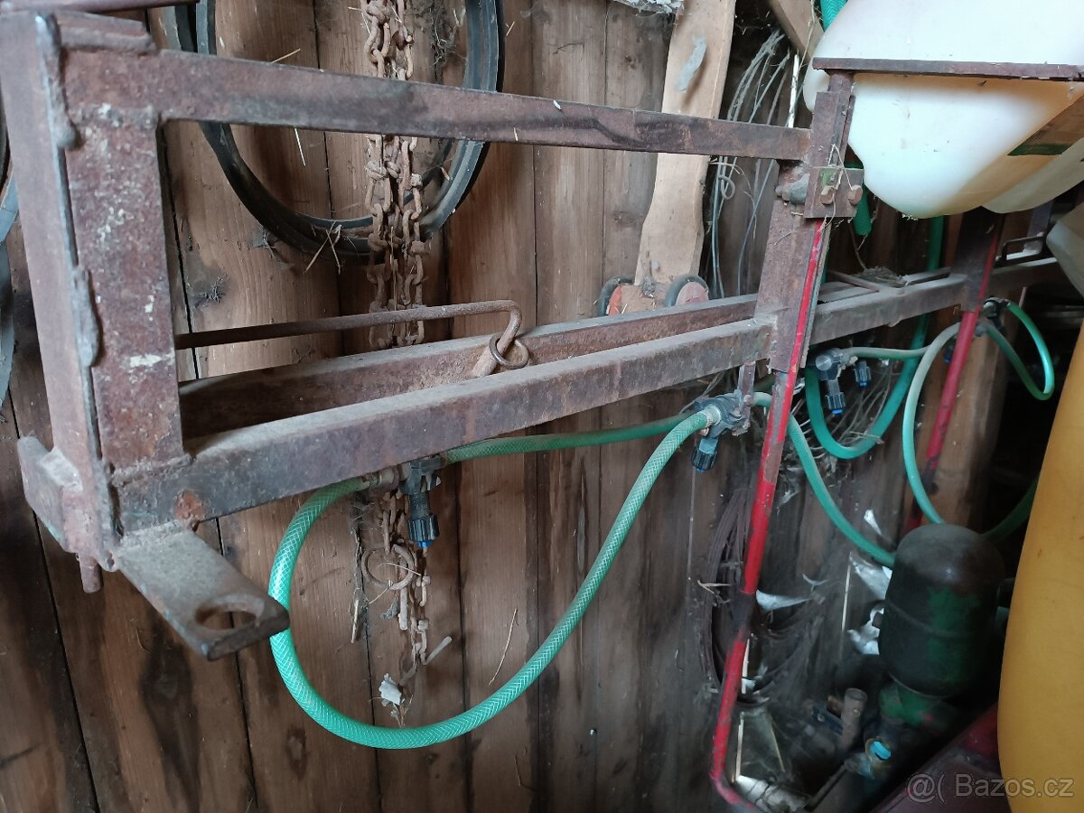 Nesený postřikovač. - 2