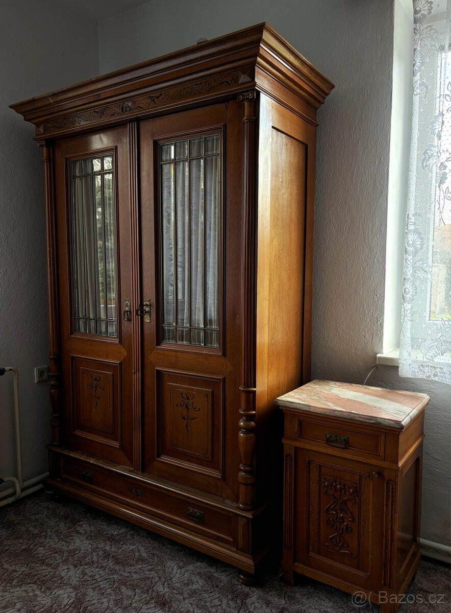 Kompletní historická sada nábytku - 2
