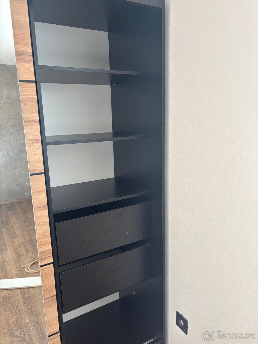 Velká šoupací skříň - 2