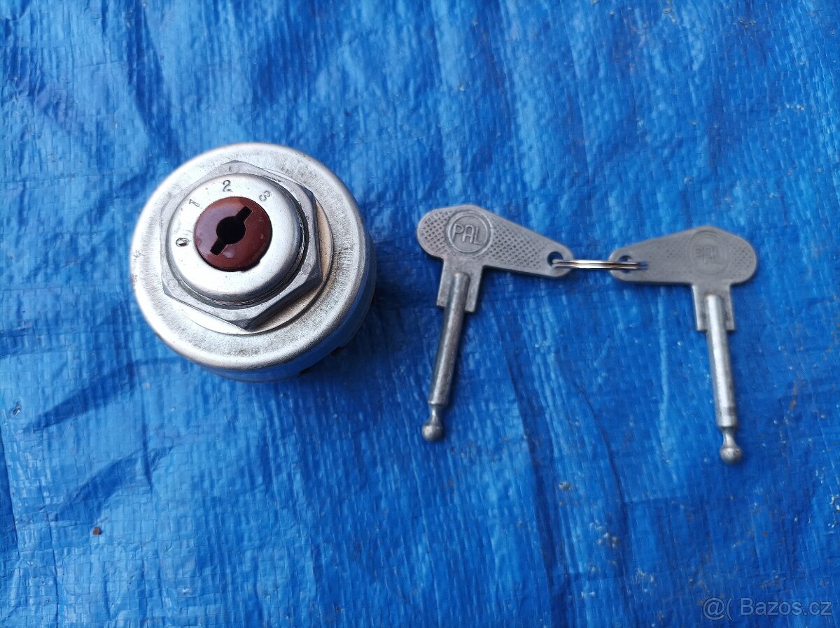 Spínací skříňka PAL se dvěma klíčky - 2