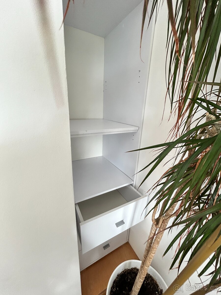 Vysoká skříňka - regál - 2