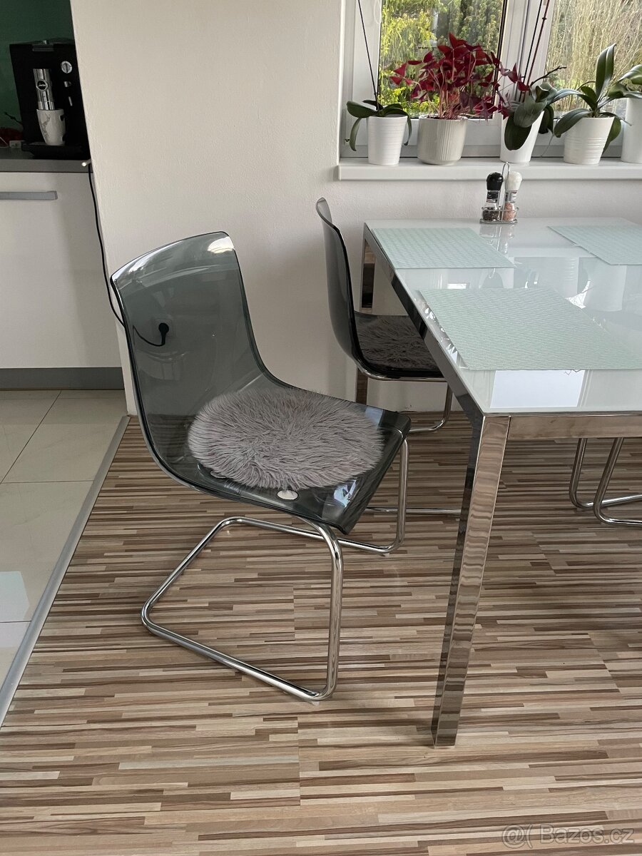 Jídelní stůl +4 židle - 2