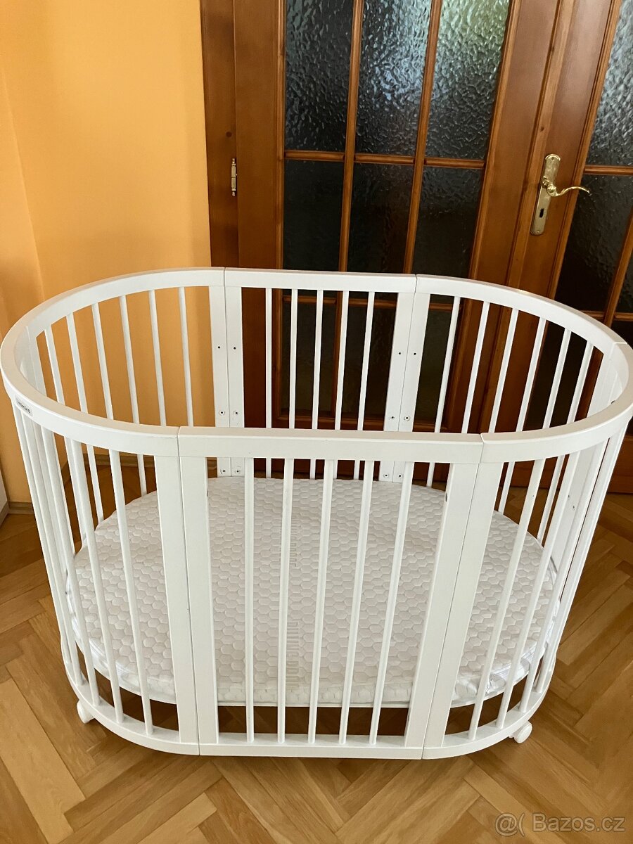 Dětská postýlka. - 2