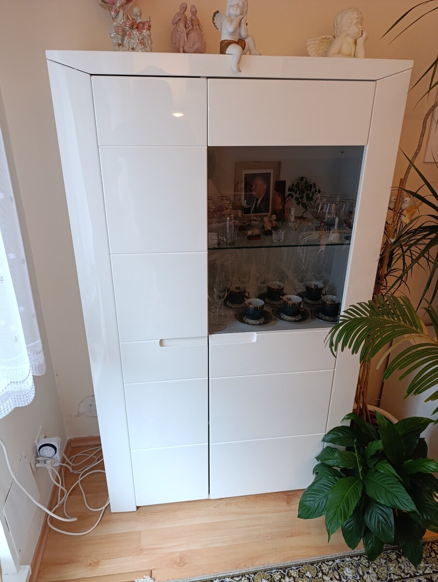 Obývací stěna a konferenční stolek - 2