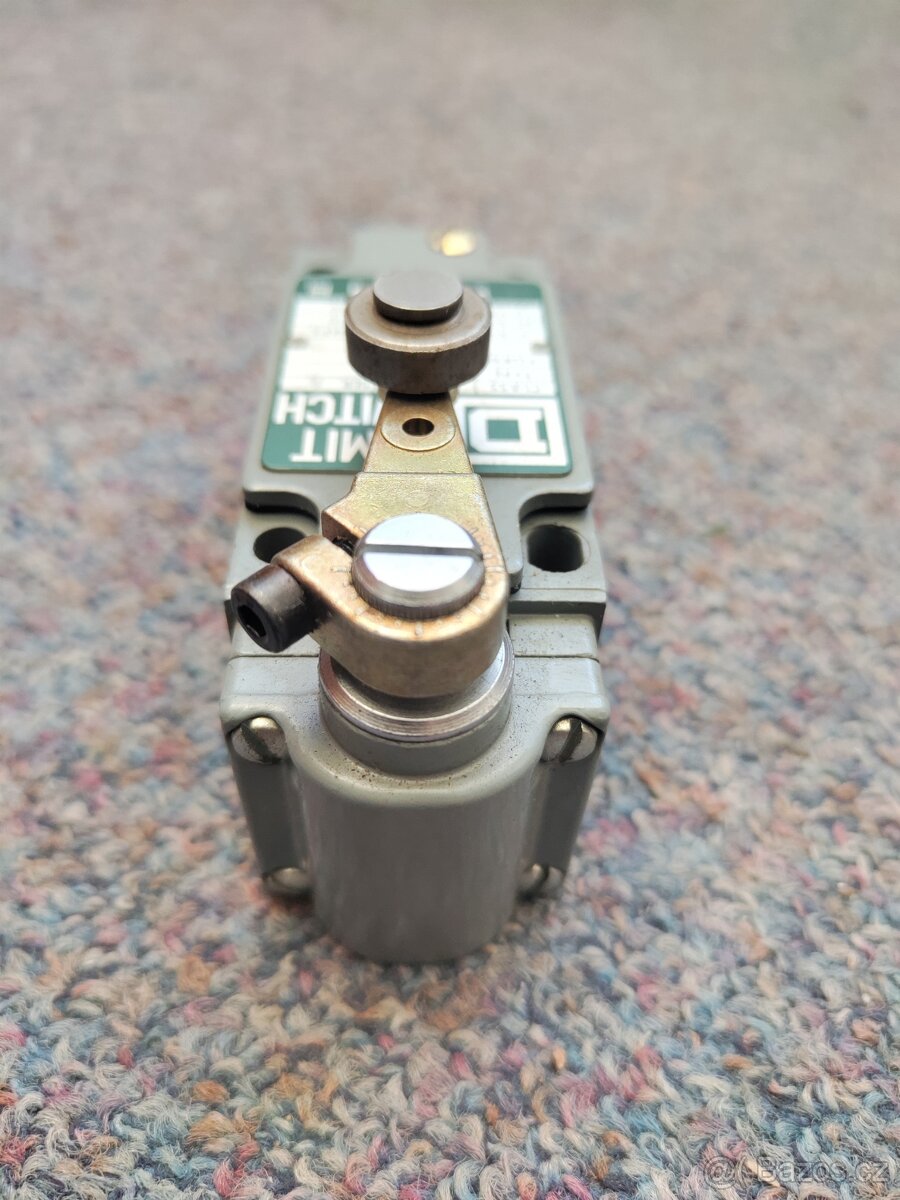 Koncový spínač čtvercový D BM63 B2 - 2