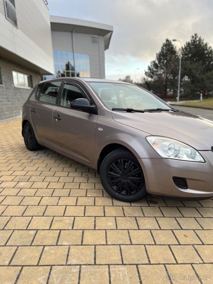 Kia Ceed 1.4 benzín 80 kw Rv-2008 - 2