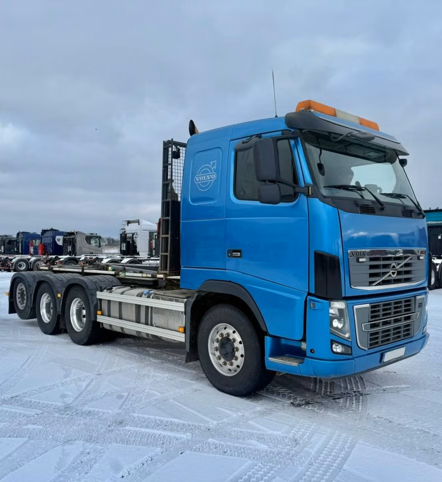 Volvo FH750 8x4 nosič kontejneru - 2