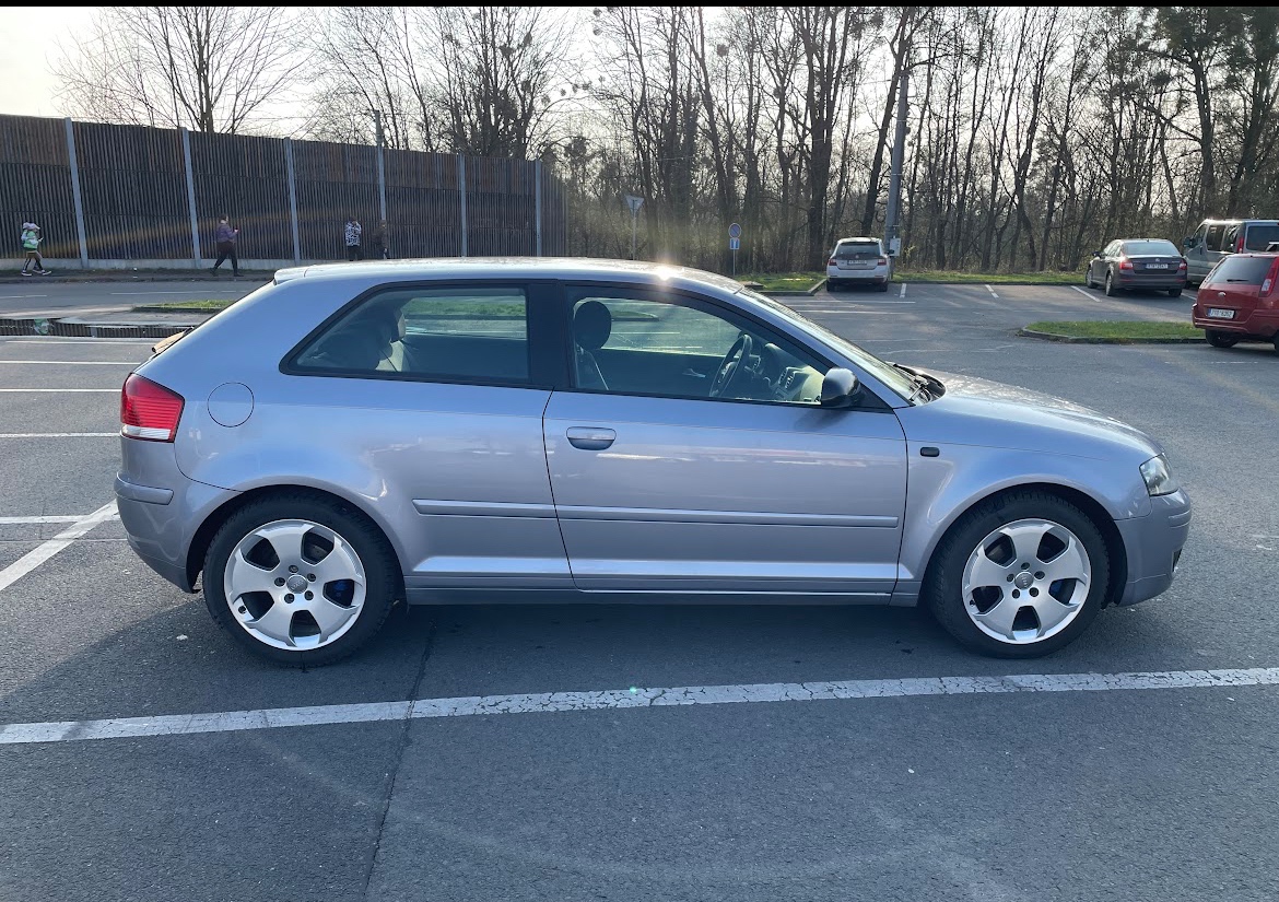 Audi A3 8P1 1.6i, 225 000 km, 1. majitel v ČR, NEPOJÍZDNÉ - 2