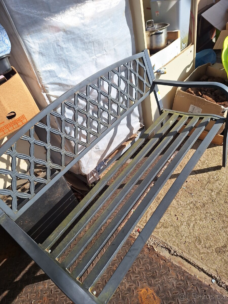Kovová zahradní lavička - 2