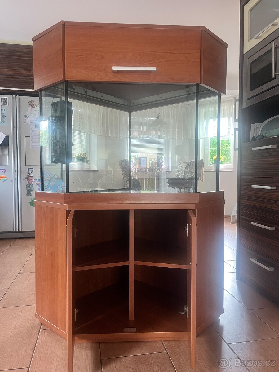 Rohové akvárium - 2