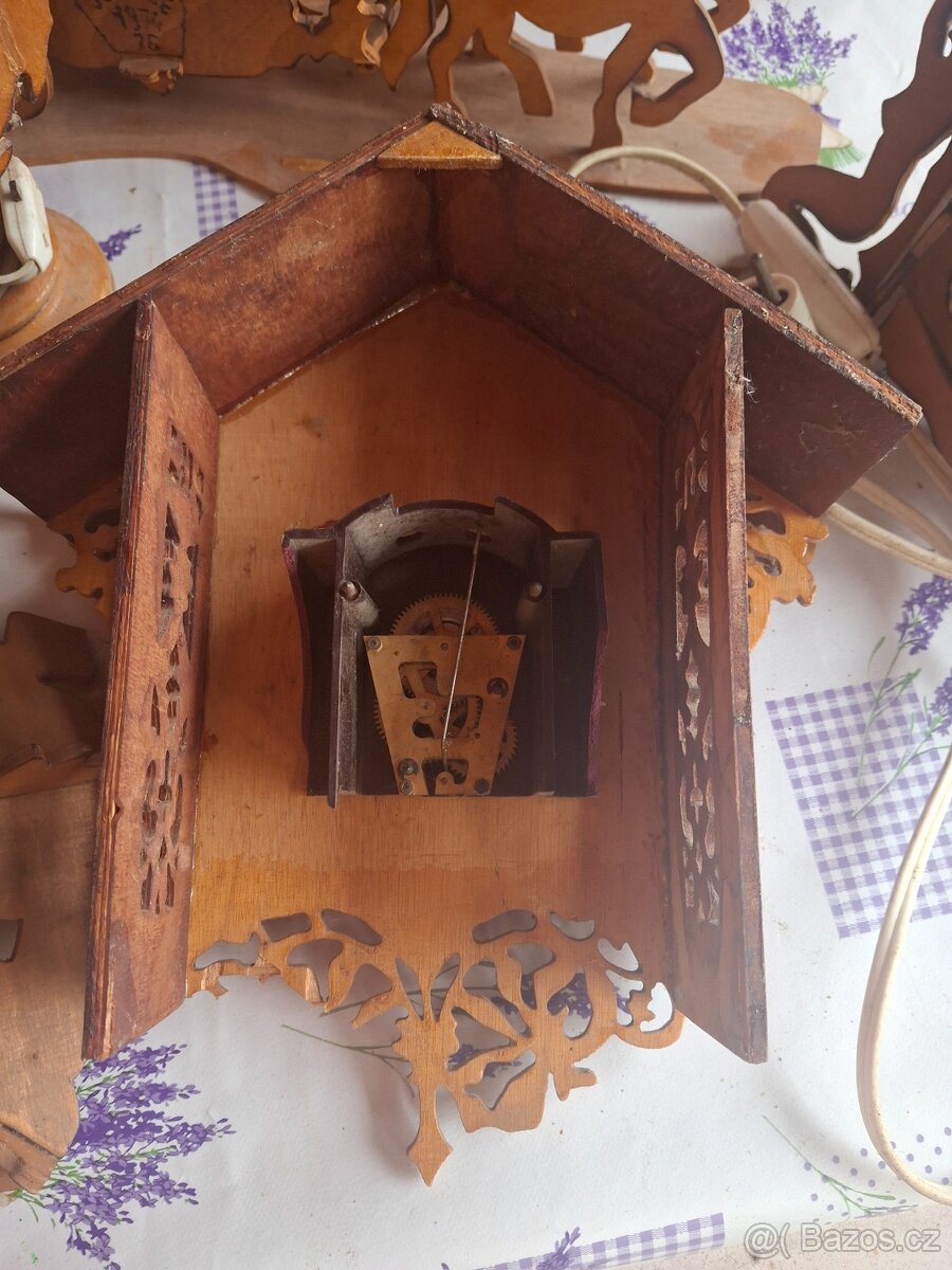 Retro dřevěné hodiny, lampy atd. - 2