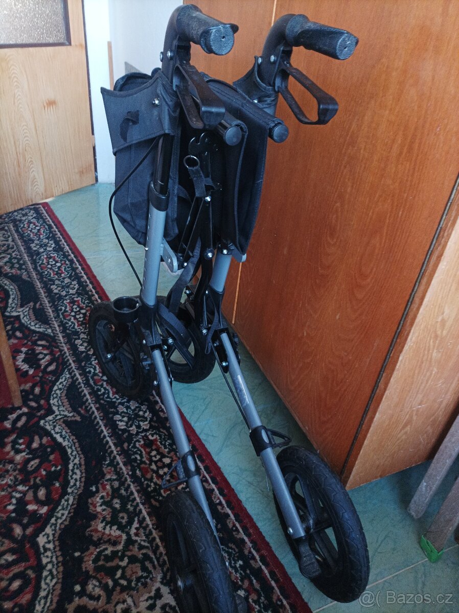 Chodítko - kompezační pomůcka po operaci - SRN - 2