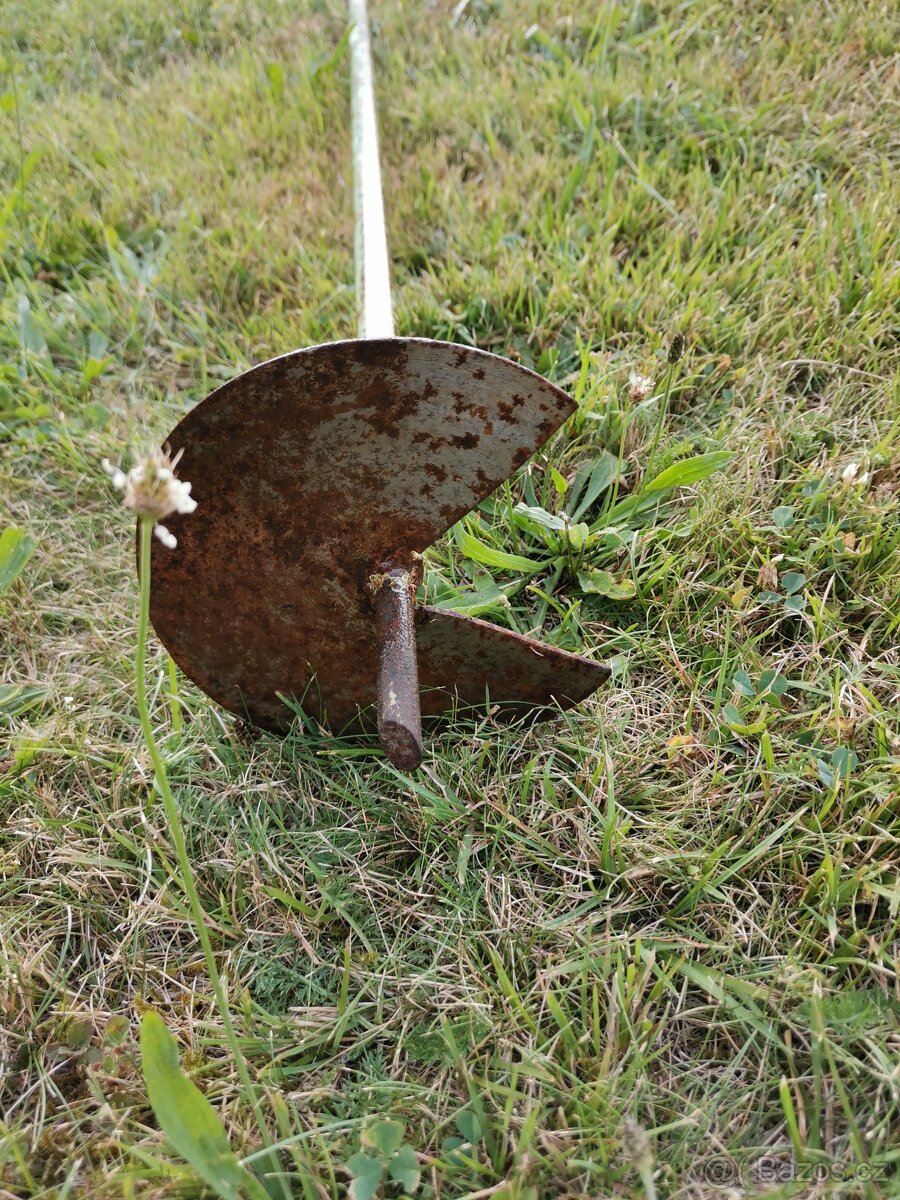 ruční vrták do země - 2