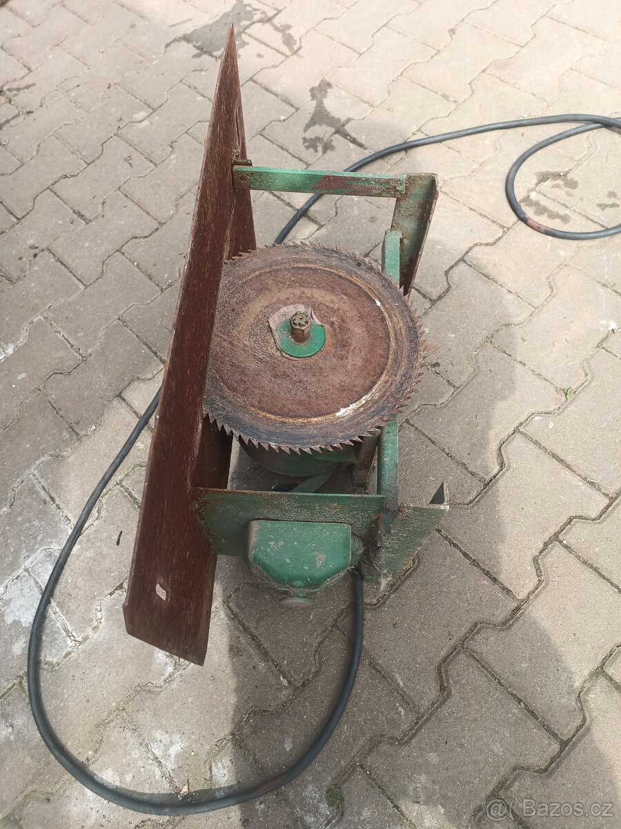 Pila na dřevo - 2
