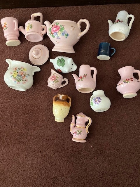 Polička a miniatury - 2