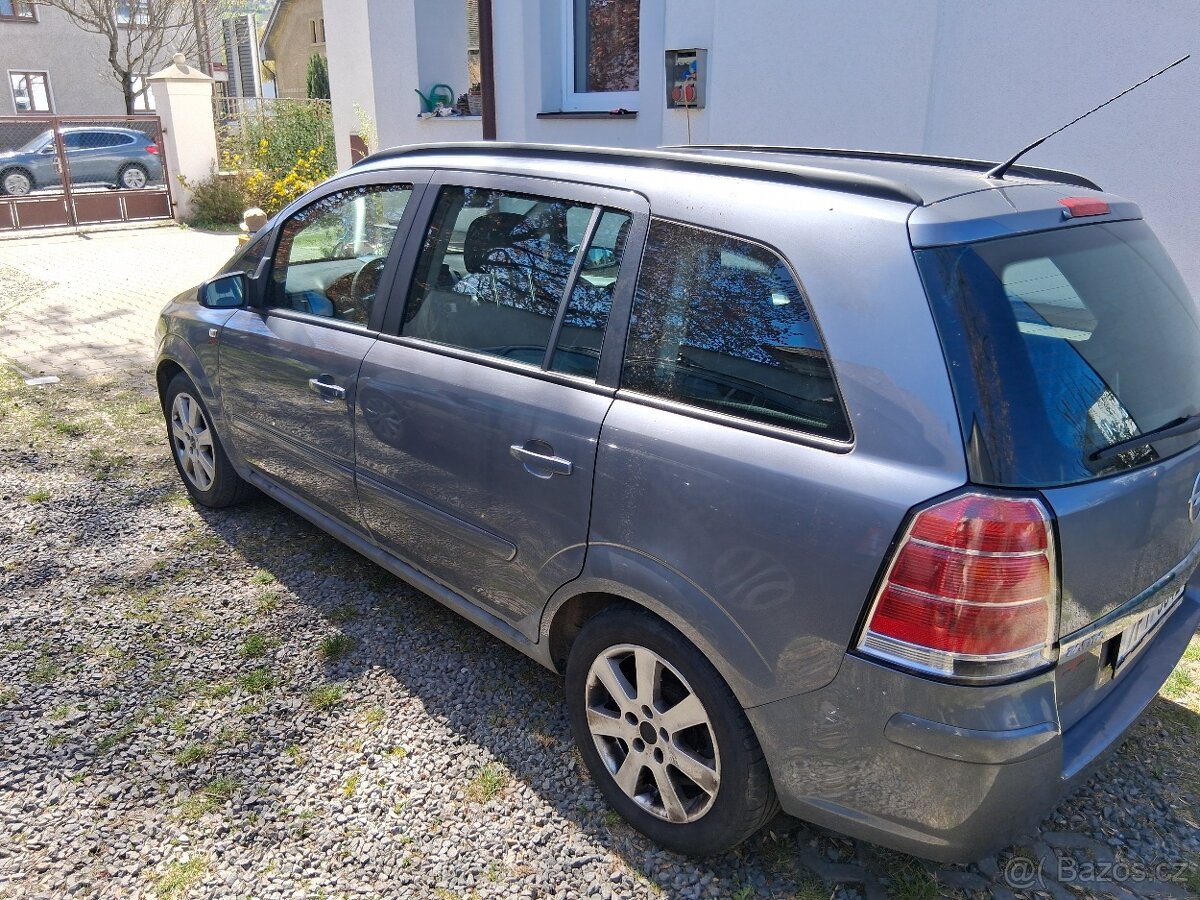 Opel Zafira B - 2