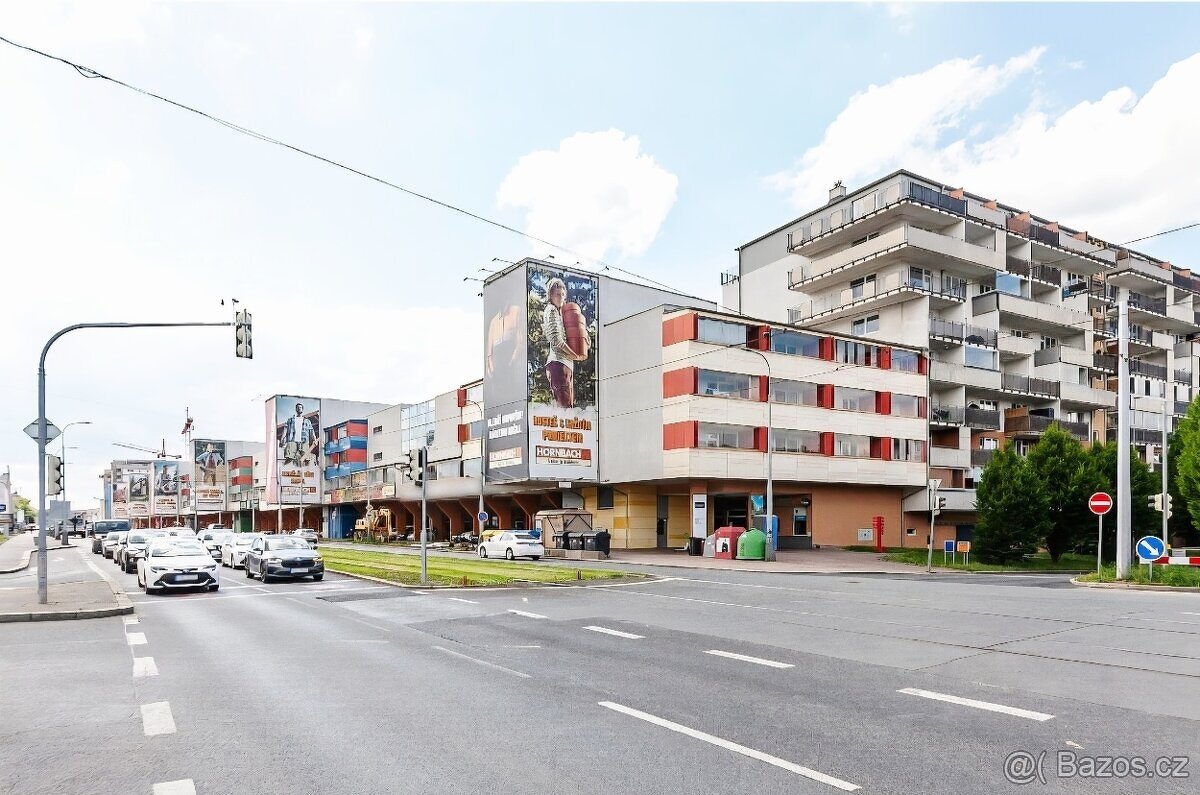 Nabízím k pronájmu podzemní garážové stání na Poděbradské - 2