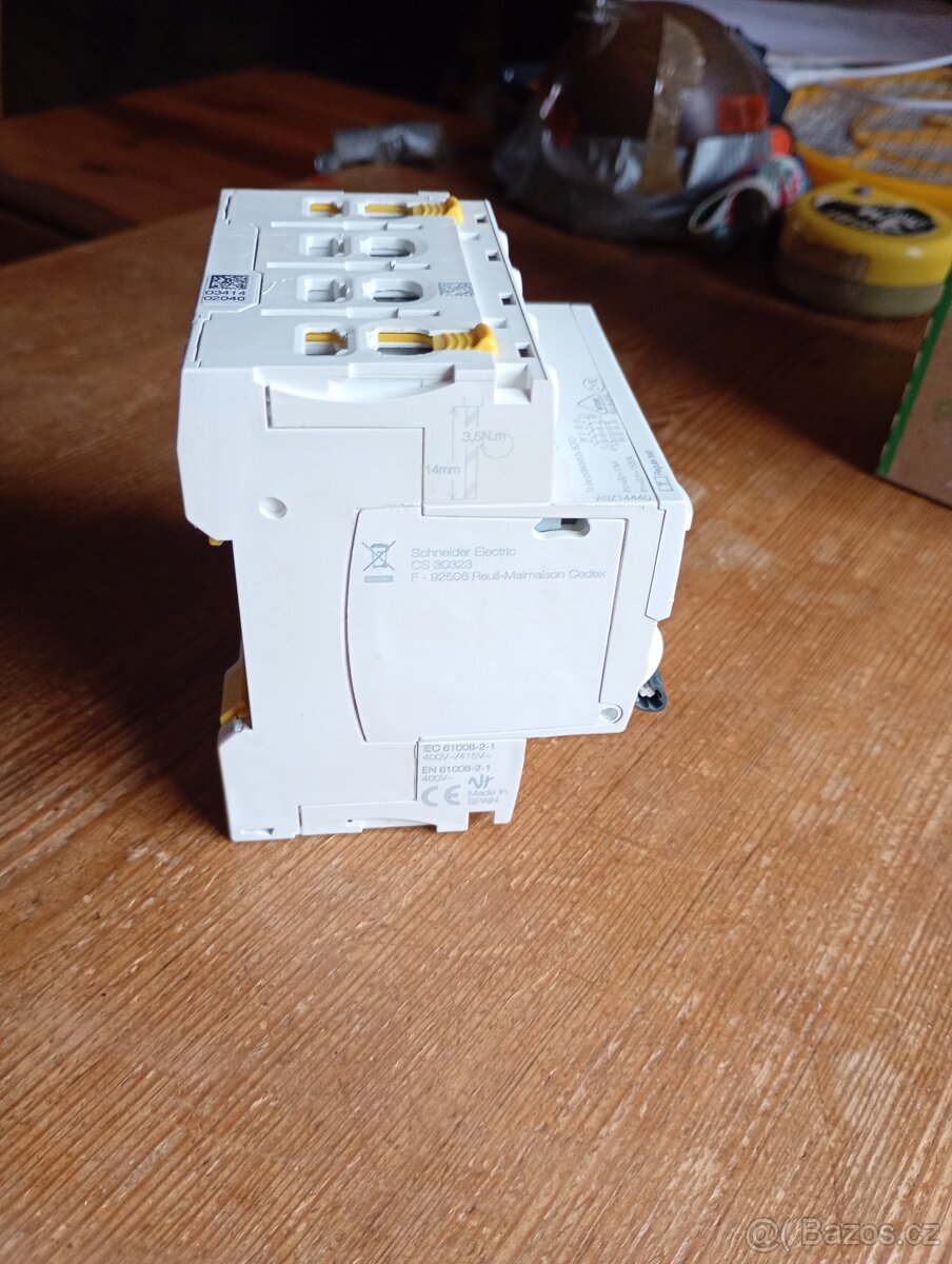 Proudový chránič Schneider 4P 40A/300mA, nový - 2