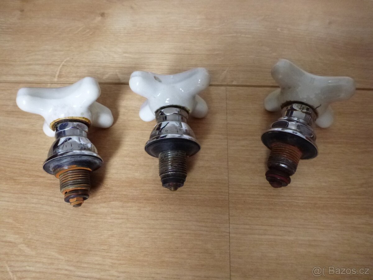 Starožitné porcelánové kohoutky na vodu - 2