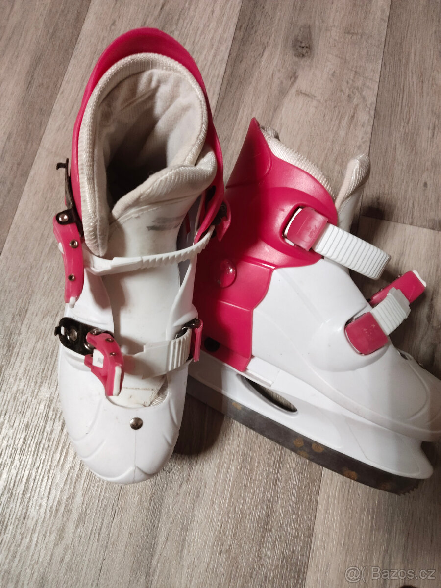 Lední dívčí brusle 33-36+helma . - 2
