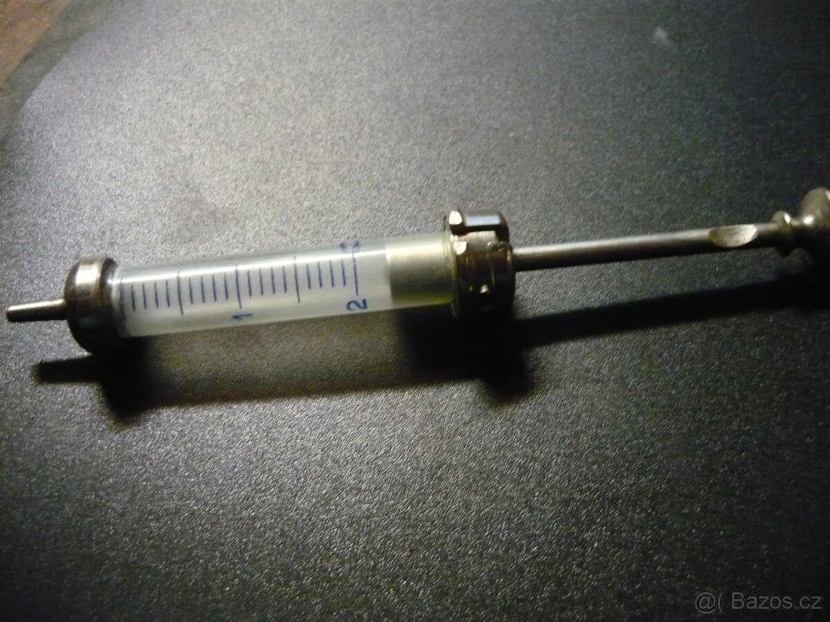 Stará skleněná stříkačka - 2