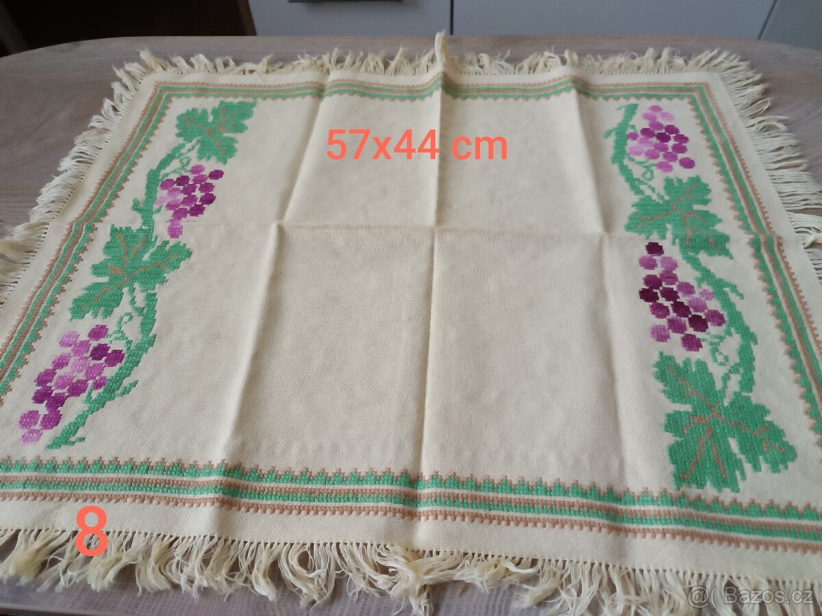 Vyšívaný ubrus a dečka - 2
