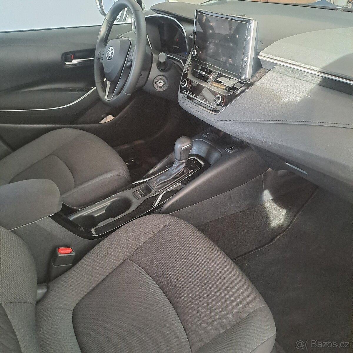 Toyota Corolla 1,5 / 92 kW, automat, v záruce - 2