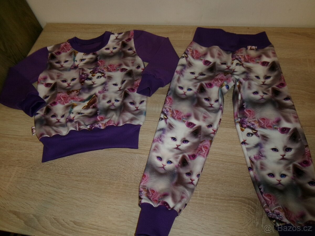 Nová tepláková souprava kočičky vel.110 - 2