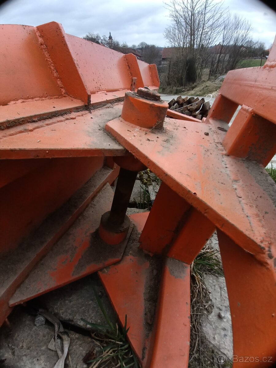 Čelní sněhová radlice (masivní konstrukce) - 2