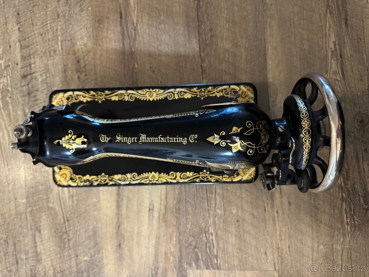 Starý šicí stroj singer - 2