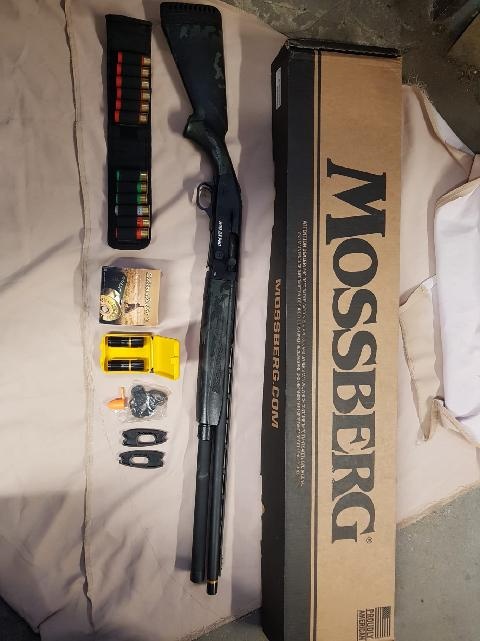 Automatická brokovnice MOSSBERG - 2