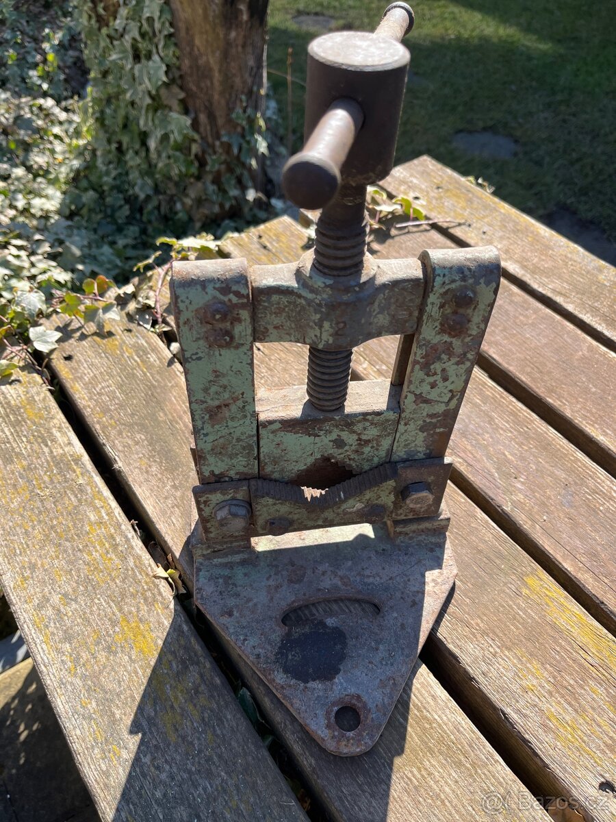 Instalaterský svěrák - 2