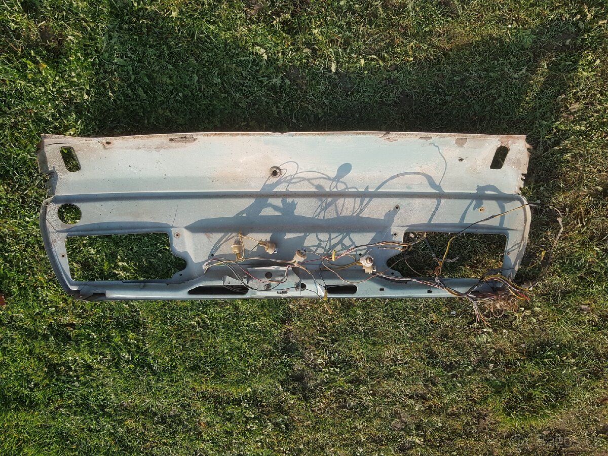 Zadní čelo škoda 105, 120, 130 - 2
