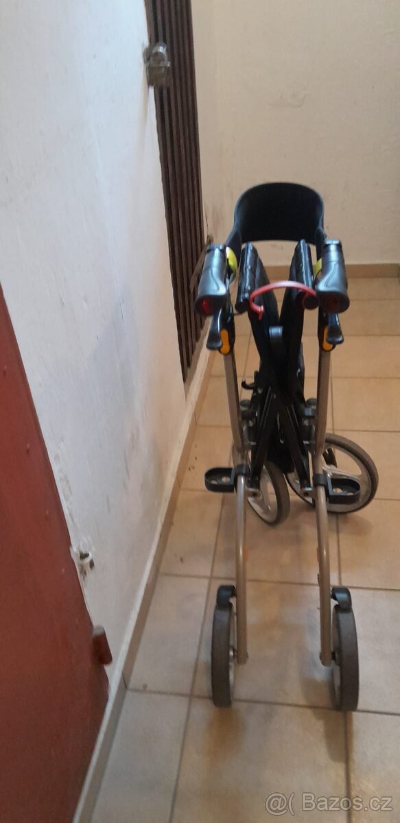 Chodítko pro seniory - 2