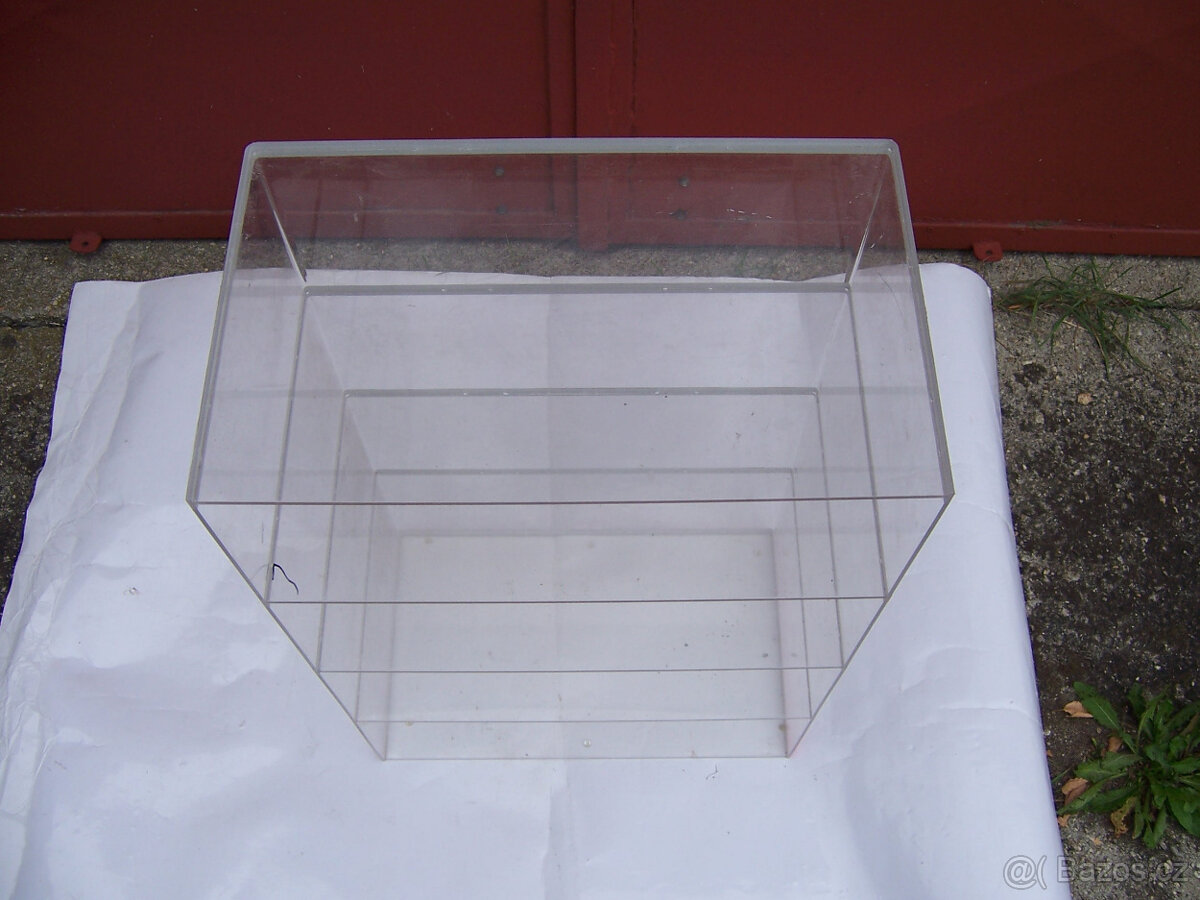 plastová skíňka se 4 policemi - 2