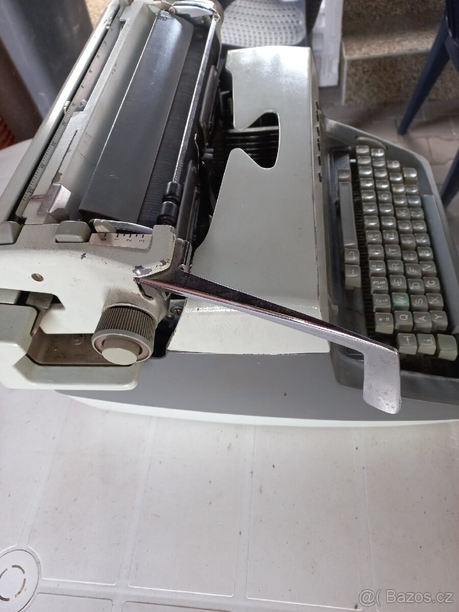 Prodám psací stroj - 2