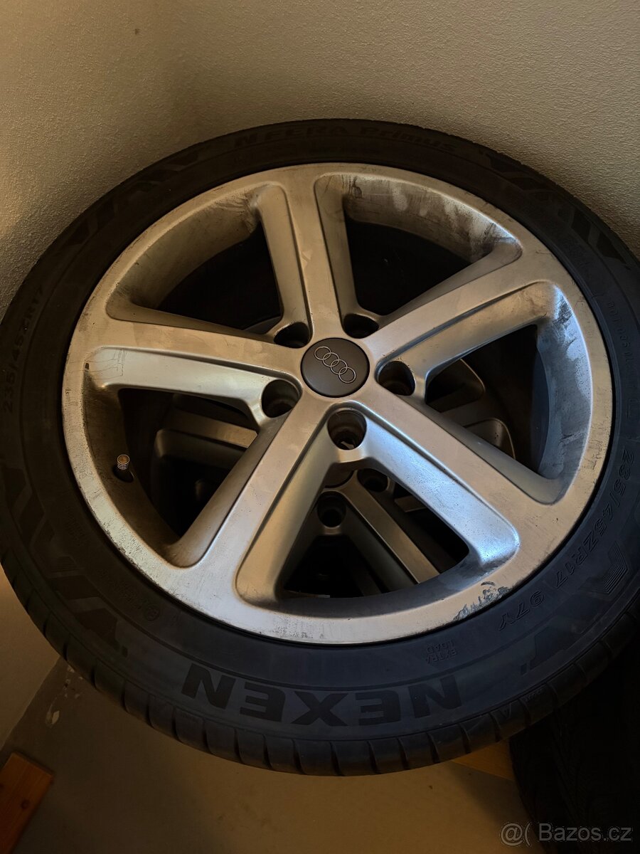 Audi alu 235/45 r17 letní - 2