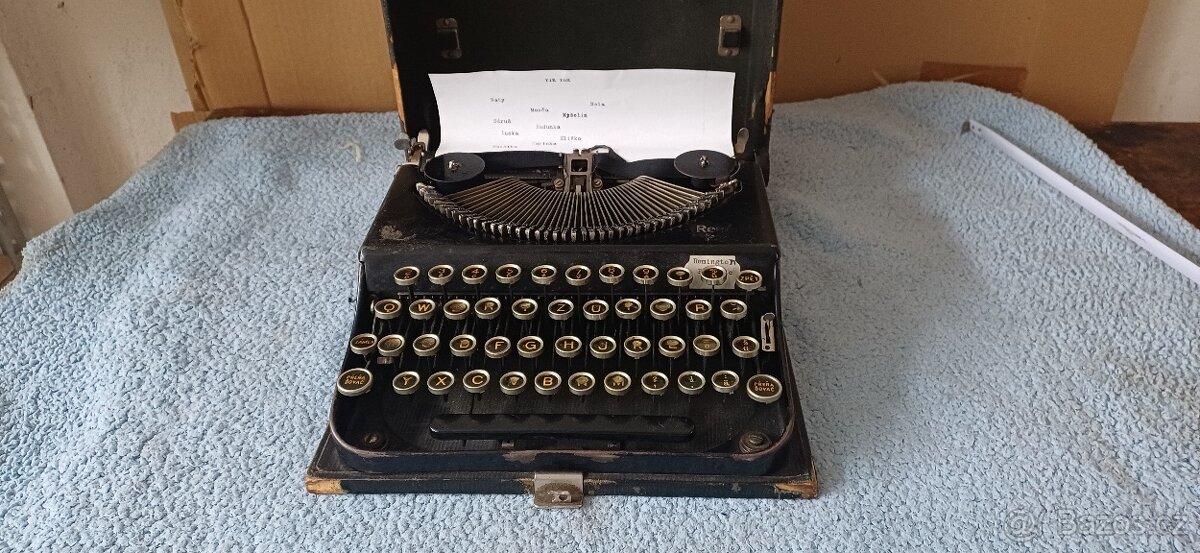 Psací stroj Remington Portable - 2