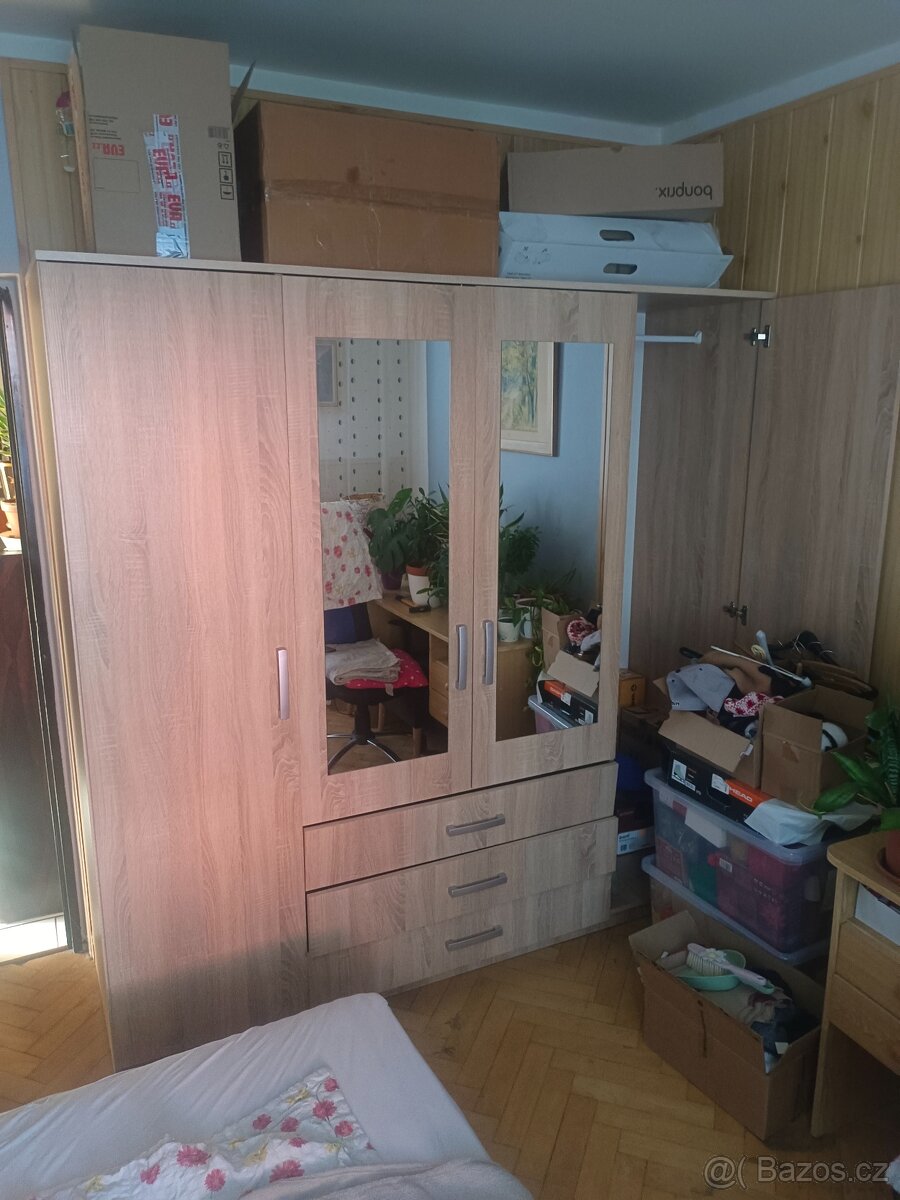 Skříň na oblečení - 2