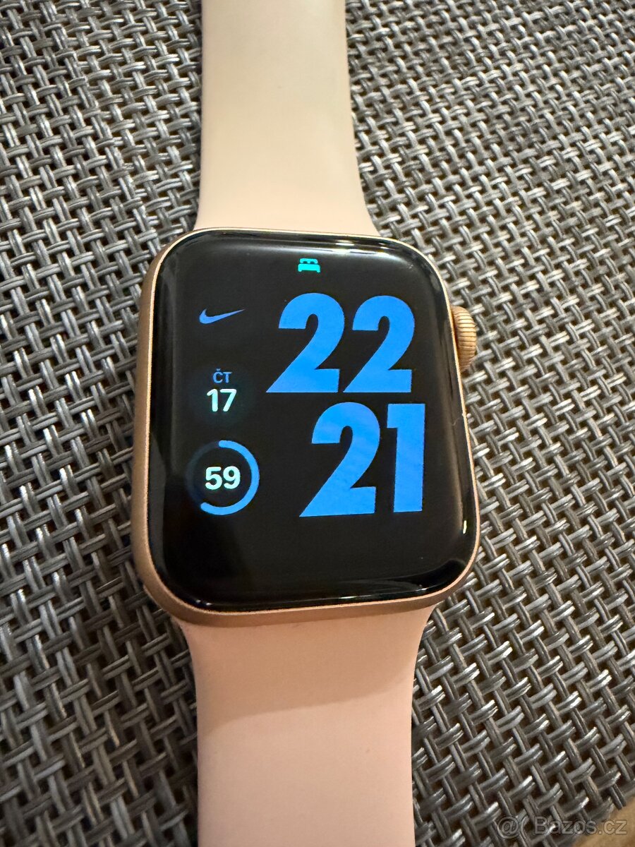 Apple Watch 5 40mm růžové - 2