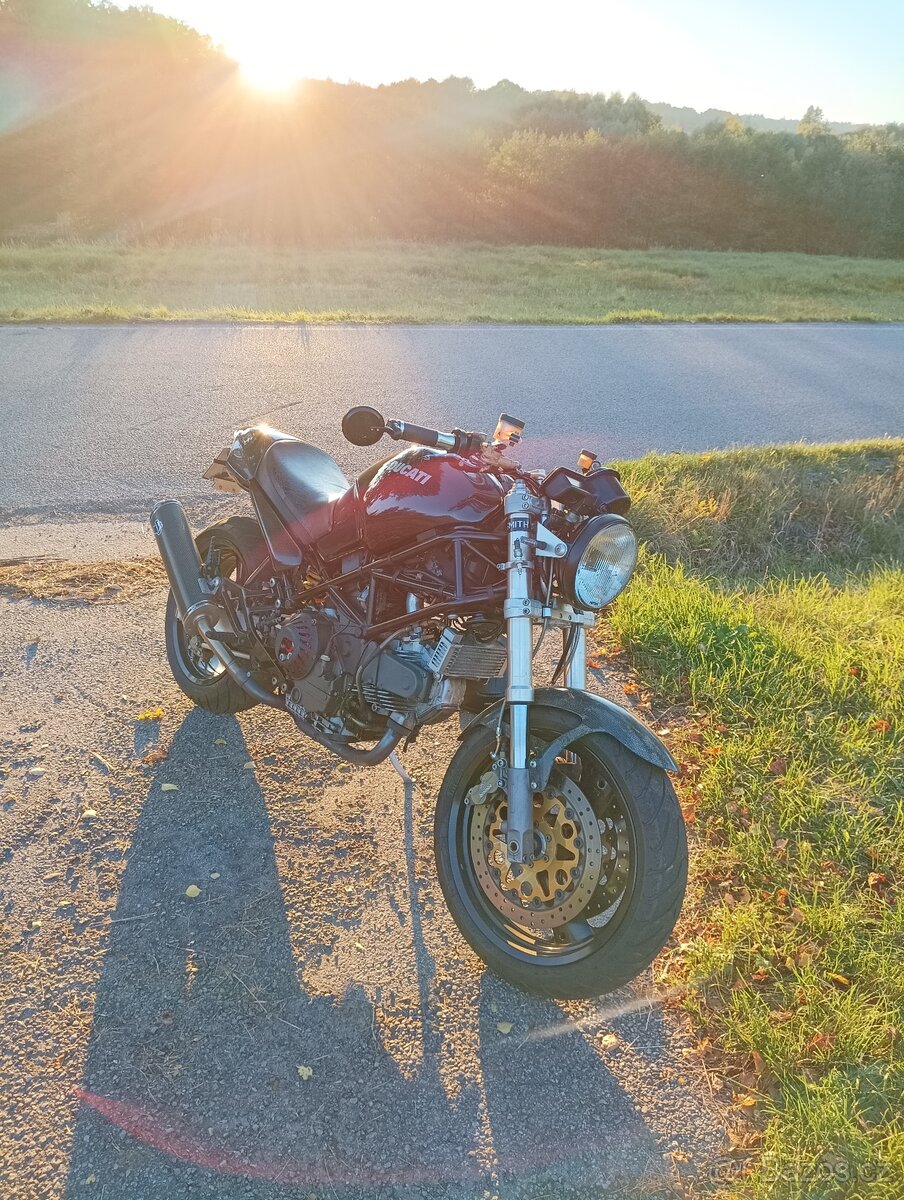 Ducati Monster 900 - 2
