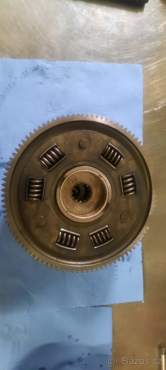 Kawasaki GPZ 900R spojka - 2