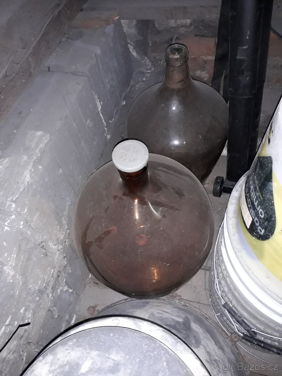 Prodám skleněné nádoby či džbány na víno - 2