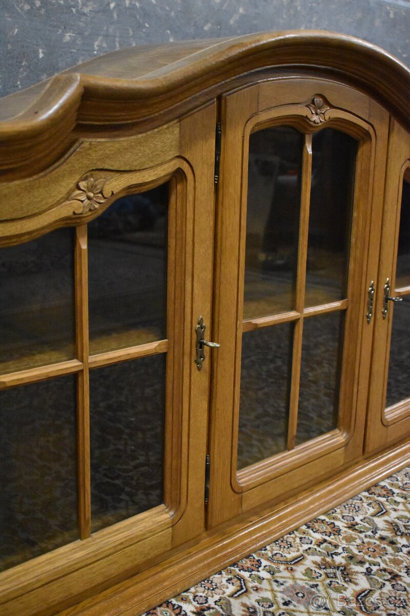 Závěsná vitrínka - 2