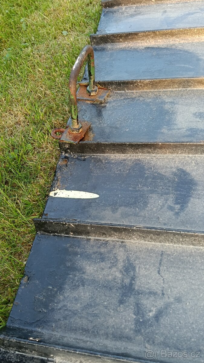 Prodám plechová garážová vrata - 2