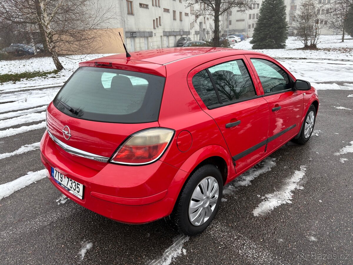 Opel Astra H 2.Majitel, původ ČR, najeto jen 113000km - 2