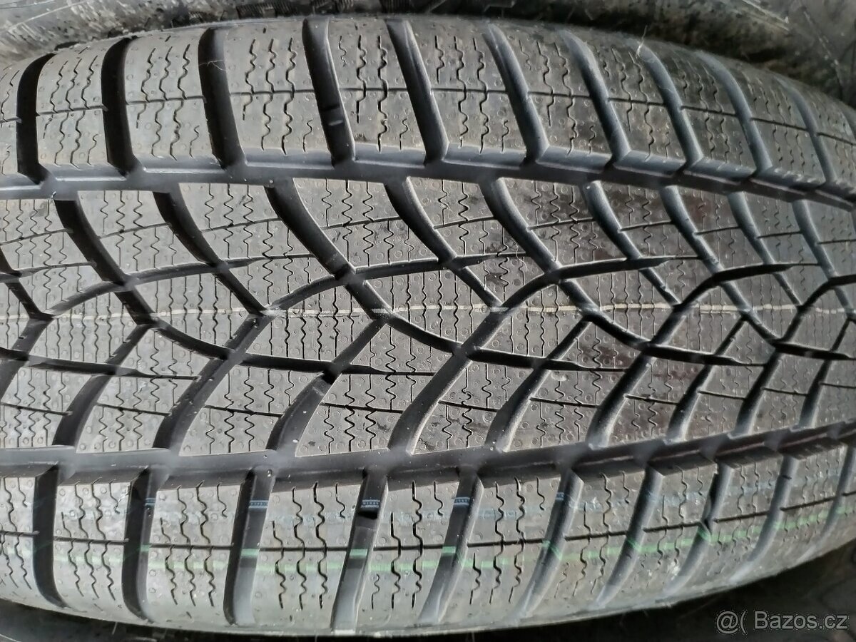 205/60/16 zimní pneu GOODYEAR a HANKOOK 205/60 R16 96XL - 2